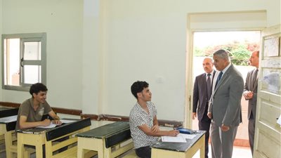 محافظ الإسكندرية.. لا شكاوى من امتحانات الثانوية العامة