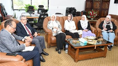 اجتماع تنسيقي مشترك بين مكتبي التعاون الدولي والتسويق الدولي بجامعة قناة السويس