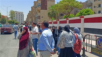 فرحة بين طلاب الثانوية العامة بالأقصر لسهولة امتحان اللغة الأجنبية الثانية 