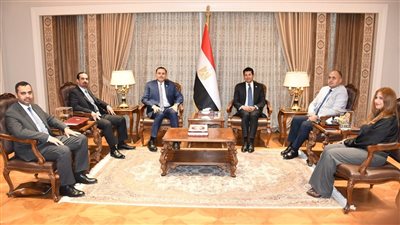 وزير الشباب يبحث مع السفير القطري بالقاهرة التعاون في مجال الطب الرياضي