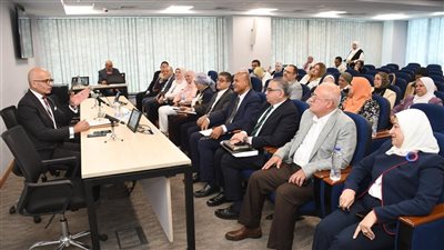 جامعة عين شمس تناقش مقترح اعتماد خطط دراسية جديدة