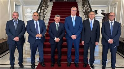 علي هامش قمة تحول الطاقة.. وزير البترول والثروة المعدنية يلتقي نظيره القبرصي