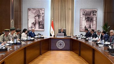 رئيس الوزراء يتابع جهود توفير الاحتياجات اللازمة من مياه الشرب