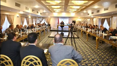 المحامون يوحدون الصفوف ضد قرار رسوم الخدمات في اجتماع مشترك