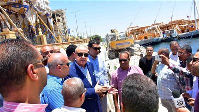 صور|انطلاق العمل في تطوير كورنيش إسنا بالأقصر  بطول 1260 متر