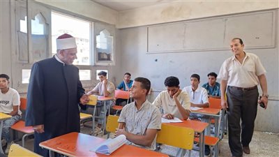متابعة دقيقة لرئيس قطاع المعاهد الأزهرية ووكيليه لامتحان الفقه للقسم الأدبي