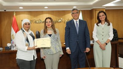 محافظ الجيزة يكرِّم خريجي البرامج التدريبية الرقمية والإدارية بحضور نائب وزير الاتصالات