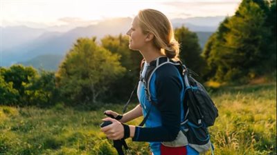 المشي الصامت.. ظاهرة رقمية تتحول إلى ممارسة تعزز الصحة النفسية