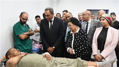 خروج 4 من مراقبي الثانوية العامة المصابين فى قنا من المستشفي  