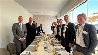 رئيس القابضة لمصر للطيران يعزز فرص التعاون المشترك مع كبرى شركات الصناعة