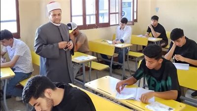 طلاب العلمي يؤدون امتحان الصرف بالثانوية الازهرية 