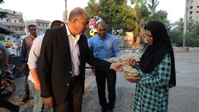 للاطمئنان على جودة الخبز.. حملة مفاجئة لمحافظ المنيا على المخابز البلدية  
