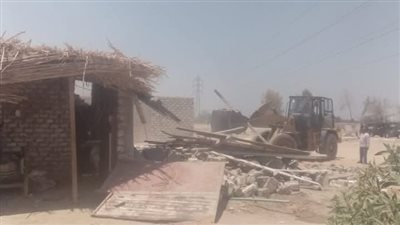 حملة لإزالة التعديات بمركز قوص في قنا 