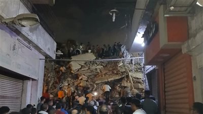 انتشال الجثمان الـ 6 من أسفل أنقاض عقار السيدة زينب المنهار 