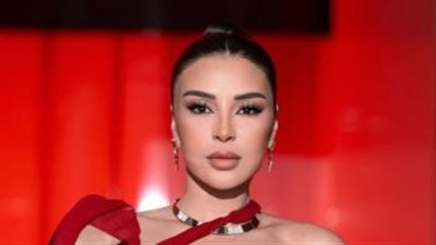 ماغي بو غصن تبرز أنوثتها بالأحمر الصارخ (صور)