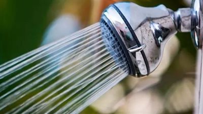 الاستحمام بماء ساخن خطر قد يهدد حياتك.. طبيب يكشف