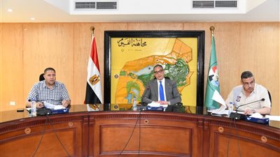 محافظ الفيوم: اقتصار التعامل مع المواطنين على منافذ تقديم الخدمة بالمراكز التكنولوجية
