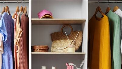 طريقة بسيطة لتنظيم خزانة الملابس بشكل صحيح وسهل الاستخدام 