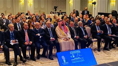 انطلاق القمة المصرفية العربية الدولية برعاية الرئيس الفرنسي