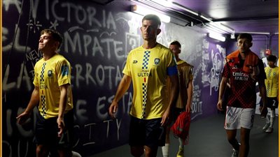 استئناف مباراة بنفيكا وأوكلاند سيتي بعد توقف دام أكثر من ساعتين بسبب سوء الأحوال الجوية