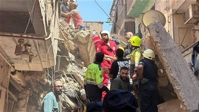 خروج طالب ثانوي حيًا من أسفل أنقاض عقارات حدائق القبة واستمرار البحث عن والدته 