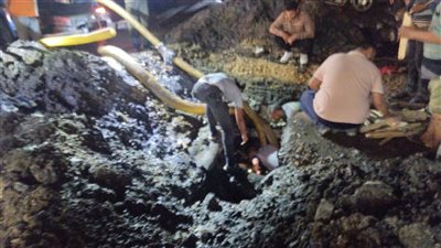 استمرارجهود التعامل مع أعطال مفاجئة في شبكات المياه والصرف الصحي ببسيون والمحلة