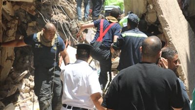 الحماية المدنية تنجح في استخراج ٩ ناجين من سكان العقارين المنهارين بحدائق القبة