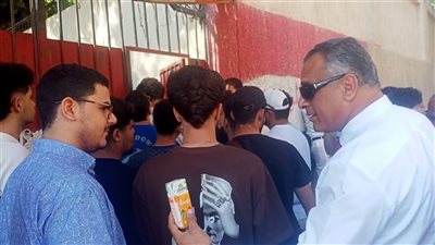 توزيع المياه والعصاثر على طلاب الثانوية العامة بالقليوبية 