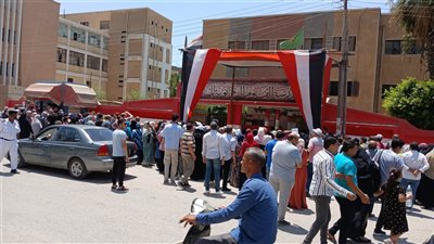 تباين آراء الطلاب بالفيوم حول امتحان اللغة العربية