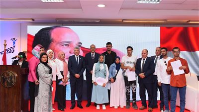 وزير العمل يُسلم 50 عقد عمل لذوي الهمم من أبناء القاهرة