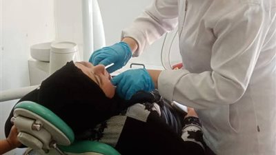 وكيل صحة الإسماعيلية تتفقد القافلة الطبية بقرية أبو جازية 