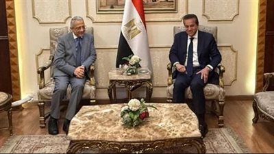 عبدالغفار يستقبل وزير الصحة التونسي بمطار القاهرة الدولي