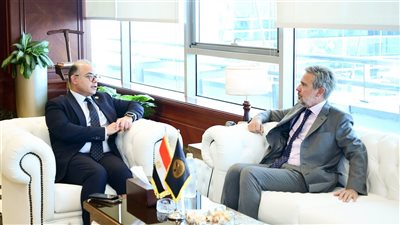 رئيس هيئة الرقابة المالية يلتقي السفير الإيطالي ويستعرض فرص الشراكة 