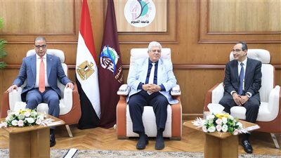 وضع حجر الأساس لمركز علاج الأورام في جامعة الفيوم 