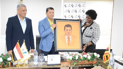 وزير الشباب يبحث مستجدات العمل بالاتحاد الإفريقي للرياضة الجامعية.. صور