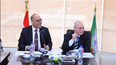 وزير العمل يلتقي قيادات الاتحاد المصري لمقاولي التشييد والبناء لتفعيل التعاون المشترك