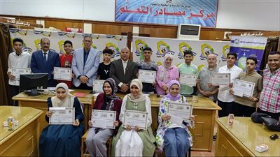 التربية والتعليم تكرم أوائل الشهادة الإعدادية بالفيوم 
