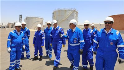 جولة ميدانية لوكيل وزارة البترول لمتابعة منظومة الشحن والتوزيع بالسويس