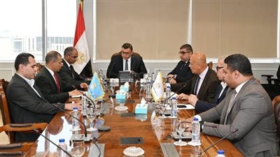 وزير الإسكان يتابع موقف منظومة الصرف الصحي بمدن شرق القاهرة