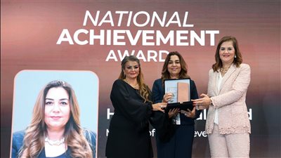 وزيرة التنمية المحلية تحصل على جائزة 