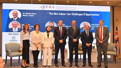 وزير العمل يفتتح ندوة تثقيفية بعنوان 