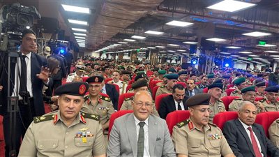 رئيس جامعة سوهاج يشارك في حفل تخرج دورات الأكاديمية العسكرية للدراسات العليا