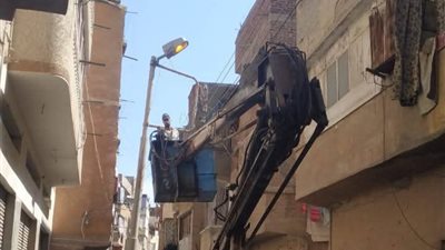 تنفيذ صيانة شاملة لكشافات الإنارة و زرع  أعمدة الإنارة بدمنهور