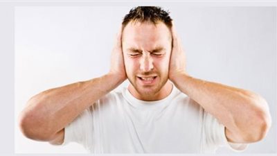 دراسة توضح العلاقة بين طنين الأذن والقدرات العقلية