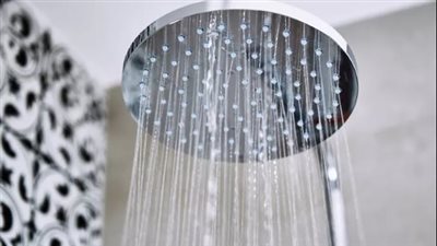 فلاتر رؤوس الدش.. حقيقة حمايتها للبشرة والشعر 