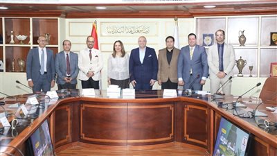 محافظ بني سويف يبحث مع نائب وزير الاتصالات للتطوير المؤسسي الرقمي سبل التعاون