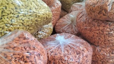 ضبط سناكس ومبيدات مجهولة المصدر داخل مخازن غير مرخصة ببلبيس