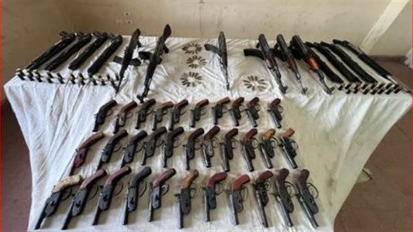 بحوزتهم بنادق آلية وخرطوش وطبنجات.. ضبط حائزي الأسلحة بالمحافظات