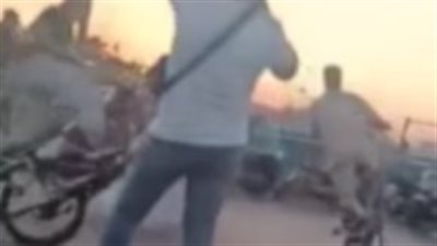 أوقفوا الطريق.. ضبط 4 أشخاص يؤدون حركات استعراضية في حفل زفاف