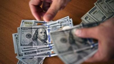 بغض النظر عن دخلك.. دراسة تكشف عن عادة مالية تجعلك سعيدًا